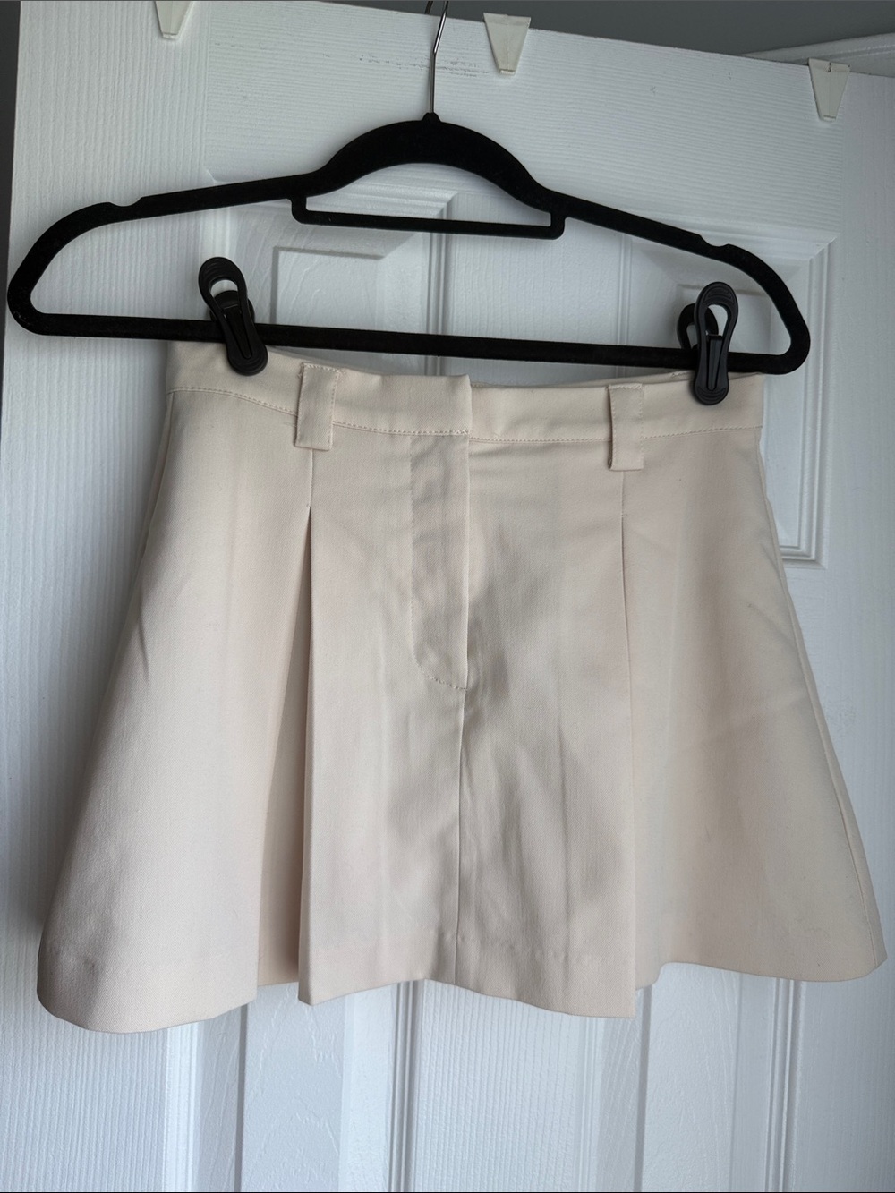 Forever 21 Cream Pleated Mini Skirt